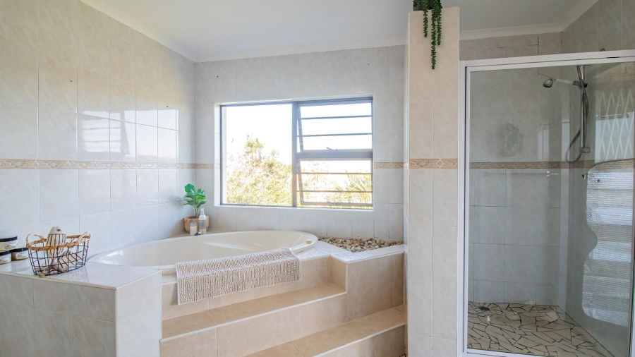 5 Bedroom Property for Sale in Beacon Bay Eastern Cape